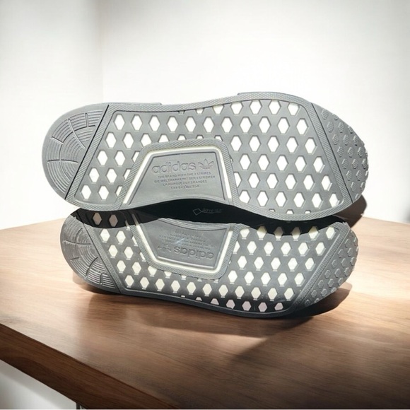 Adidas x Gore-Tex NMD triple blacks - Picture 4 of 9